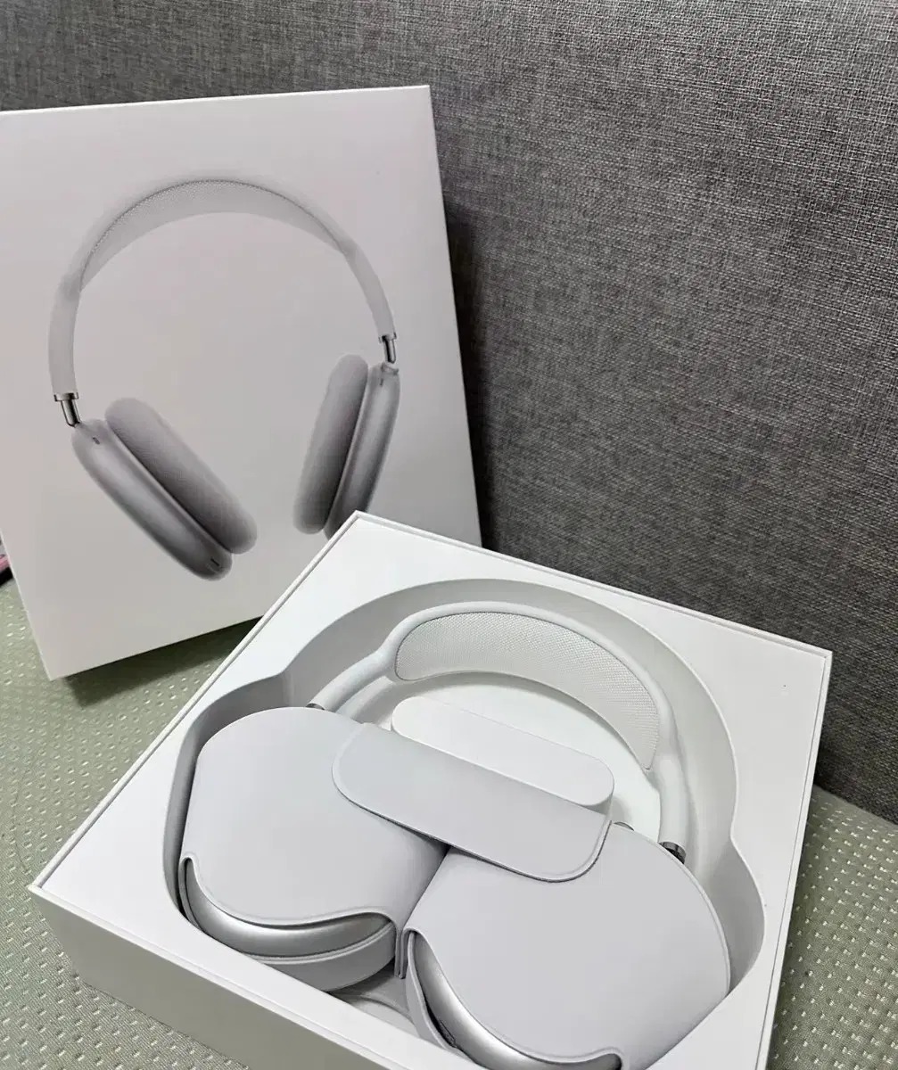 전혀 사용하지 않은 새 것 Apple Airpods Max 헤드폰 실버